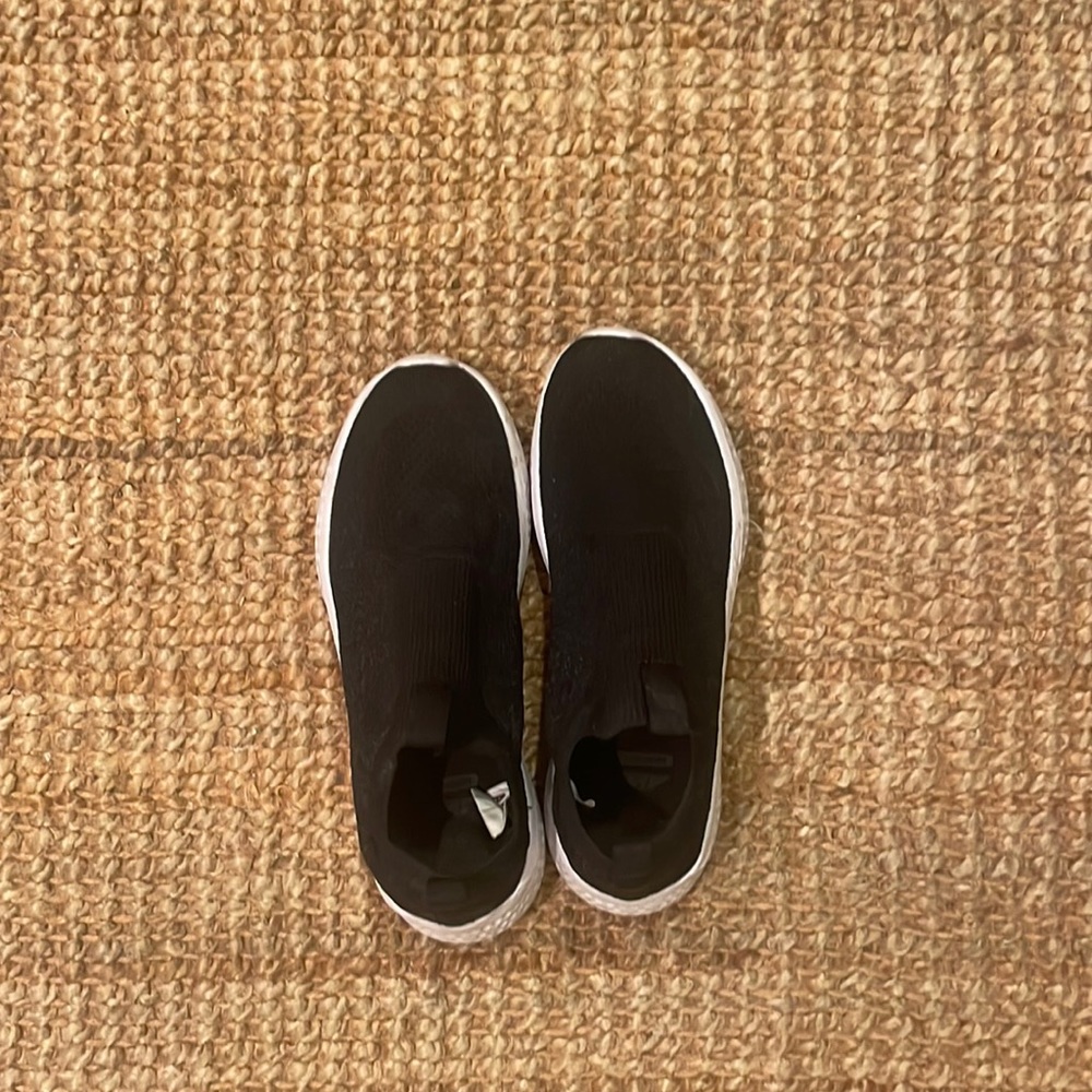 Slip on running/active shoes